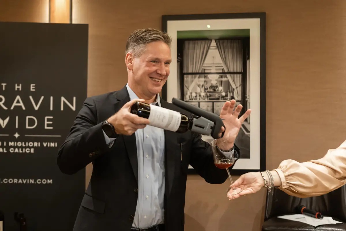 Coravin Guide a Milano: il vino al calice è la risposta al crollo dei consumi?