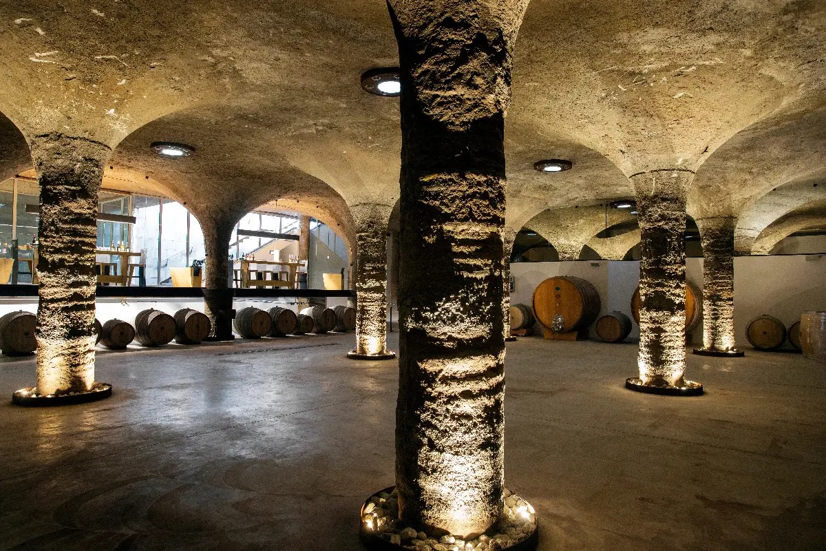 L'architettura ipogea di Tenuta di Castellaro: una cantina sostenibile a Lipari