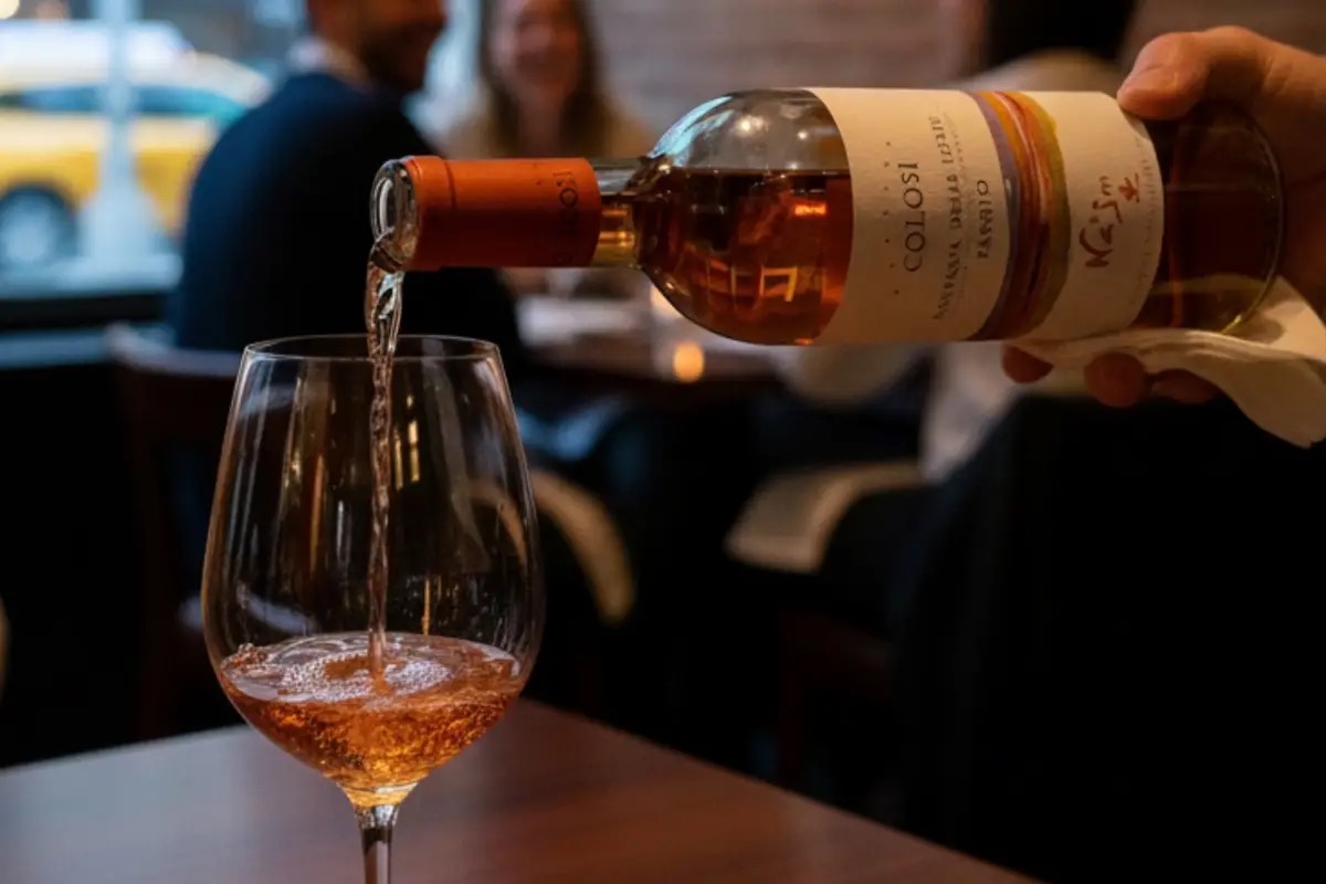 Vini vulcanici, profumi mediterranei: viaggio tra i sapori di Salina con Colosi