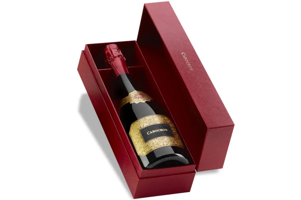 Cabochon Fuoriserie, il vino che racconta il territorio e conquista Decanter